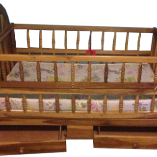 CUNA DE MADERA CON BALANCIN